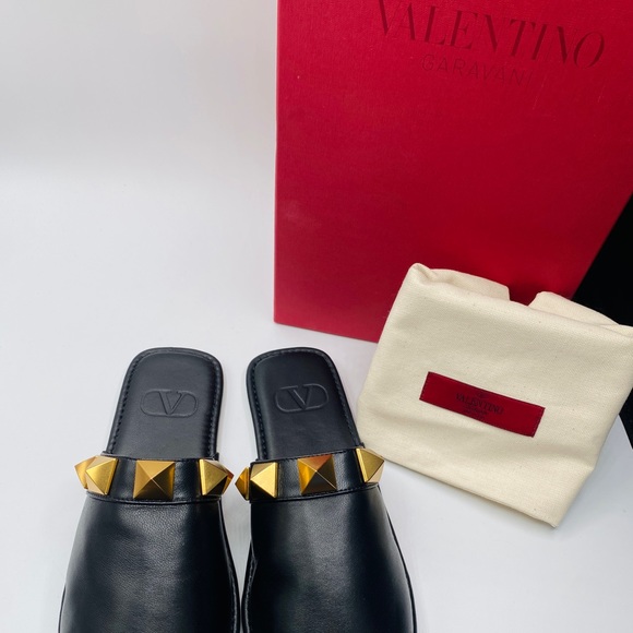Valentino Garavani Women’s Roman Stud Black Leather Slides Size 37 NWB Authentic - Picture 2 of 8